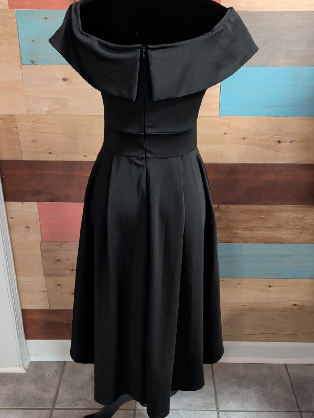 Off-the-Shoulder Black High-Low Dress with Defined Waist - Picture 4 of 4